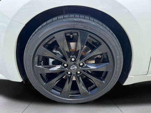 Used 2023 Nissan Maxima SR w/ Sport Mat Group FWD image 61