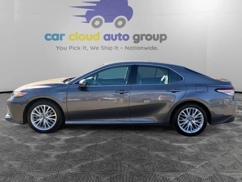 Used 2018 Toyota Camry XLE image 2