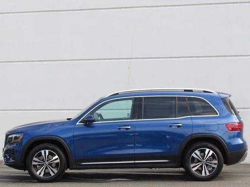Used 2025 Mercedes-Benz GLB 250 4MATIC image 4