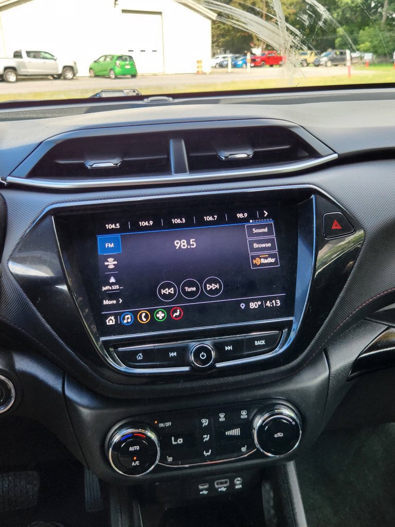 Used 2022 Chevrolet TrailBlazer RS w/ Technology Package FWD image 14