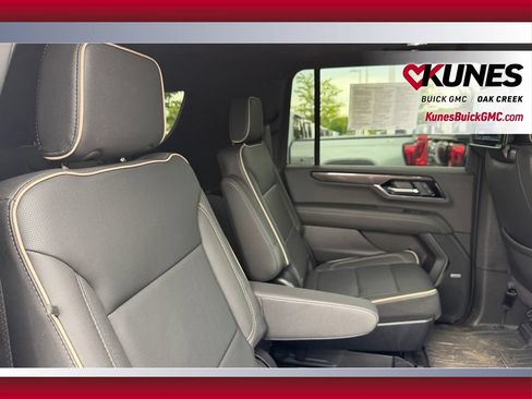 Used 2025 GMC Yukon XL Elevation w/ Elevation Premium Package AWD/4WD image 40