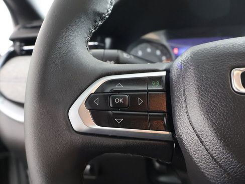 Used 2025 Jeep Compass Latitude AWD/4WD image 40