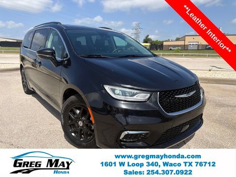 Used 2022 Chrysler Pacifica Touring-L FWD image 1