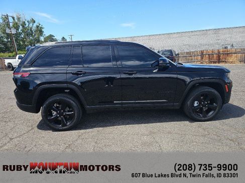 Used 2023 Jeep Grand Cherokee Limited w/ Luxury Tech Group II AWD/4WD image 8