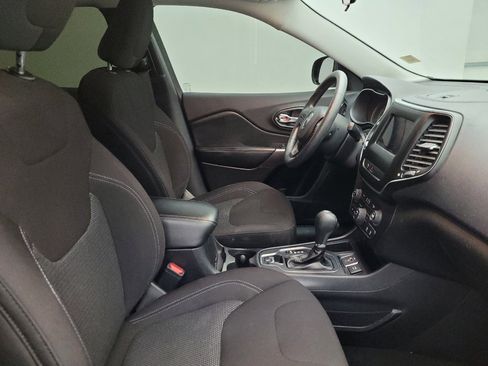 Used 2019 Jeep Cherokee Latitude w/ Popular Appearance Group FWD image 21