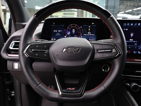Used 2025 Chevrolet Traverse RS FWD image 39