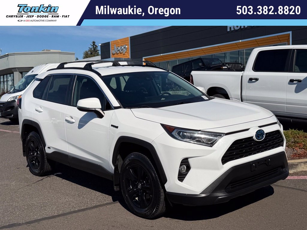 Used 2020 Toyota RAV4 XLE w/ XLE Grade Weather Package AWD/4WD image 1