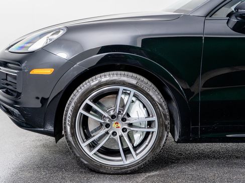 Used 2023 Porsche Cayenne Turbo image 19