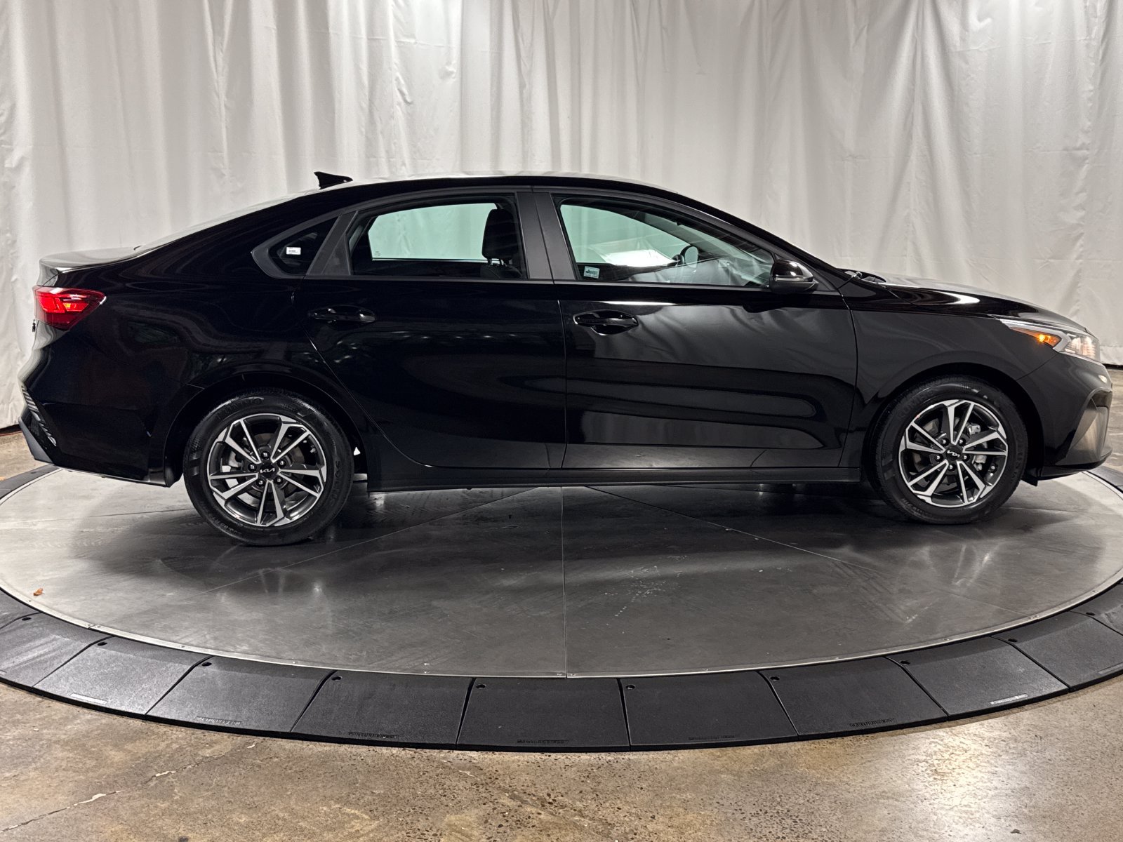 Certified 2023 Kia Forte LXS w/ LXS Technology Package FWD image 6