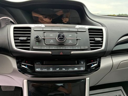 Used 2017 Honda Accord LX image 16