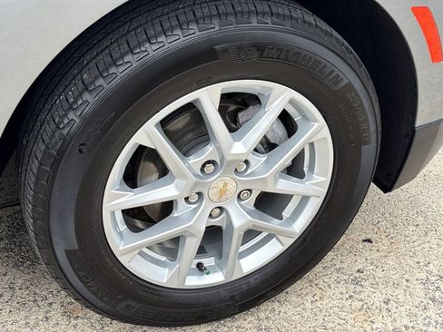 Used 2024 Chevrolet Equinox LT FWD image 35