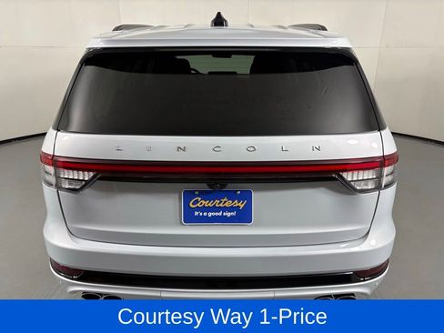 Used 2025 Lincoln Aviator Reserve w/ Equipment Group 201A AWD/4WD image 9