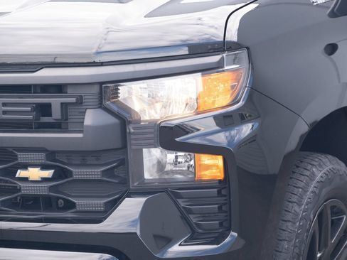 Used 2022 Chevrolet Silverado 1500 Custom AWD/4WD image 17