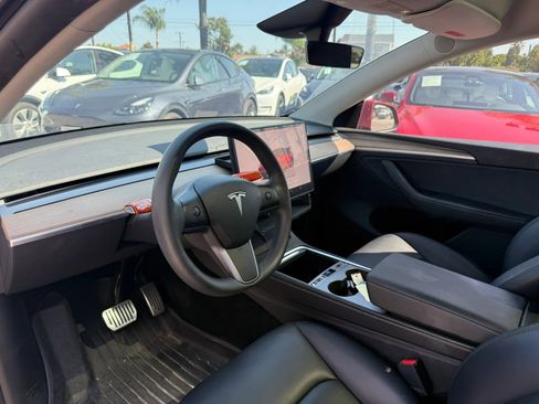 Used 2023 Tesla Model Y AWD image 11