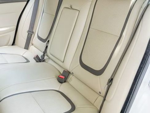 Used 2012 Jaguar XF Portfolio image 34