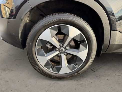 Certified 2025 Volvo XC40 B5 Plus image 7