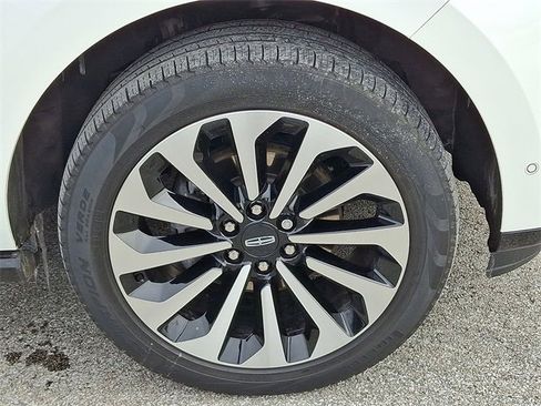 Used 2023 Lincoln Navigator Reserve image 8