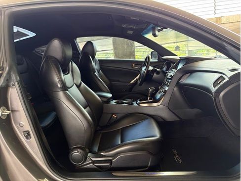 Used 2013 Hyundai Genesis 3.8 RWD image 13