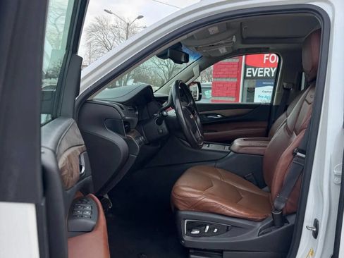 Used 2016 Cadillac Escalade ESV Premium image 13