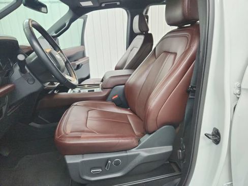 Used 2024 Ford Expedition Limited RWD image 19