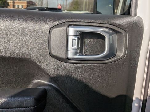 Used 2022 Jeep Wrangler Unlimited Sport image 27