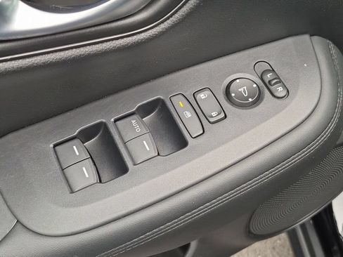 Used 2025 Honda HR-V LX image 13