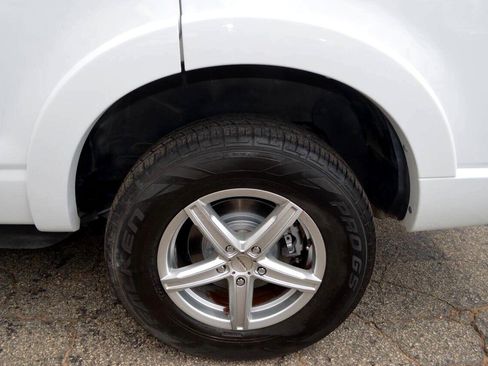 Used 2010 Ford Explorer XLT image 5