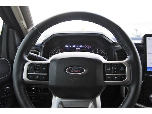 Used 2024 Ford Expedition XLT RWD image 17