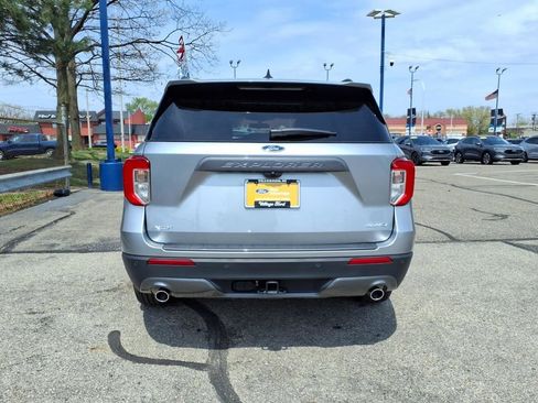 Used 2024 Ford Explorer XLT w/ Equipment Group 202A AWD/4WD image 7