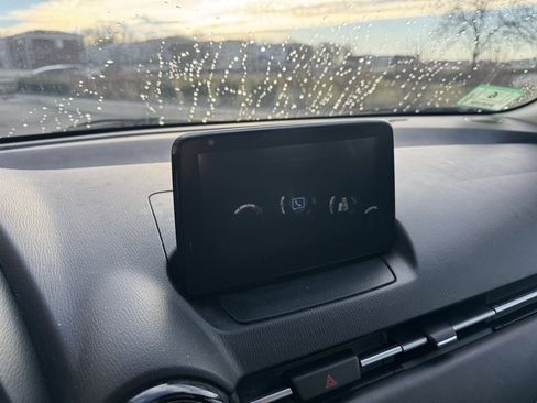 Used 2019 Toyota Yaris LE image 11