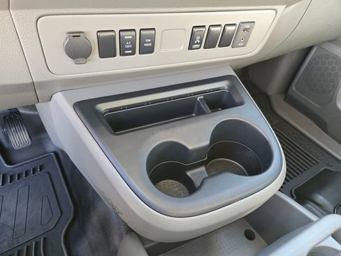 Used 2021 Nissan NV 2500 SV image 24