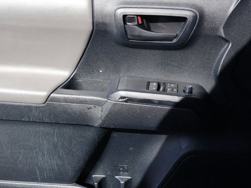 Used 2020 Toyota Tacoma SR AWD/4WD image 11