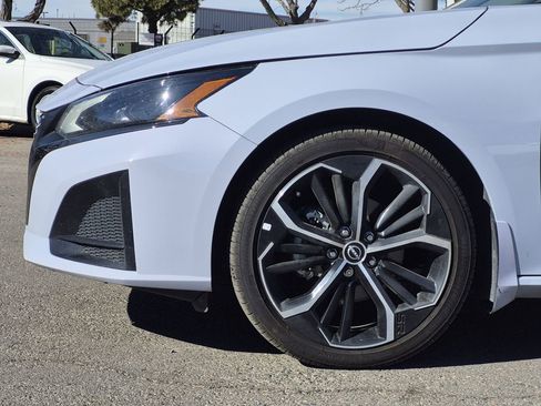 Used 2024 Nissan Altima 2.5 SR w/ SR Premium Package image 6