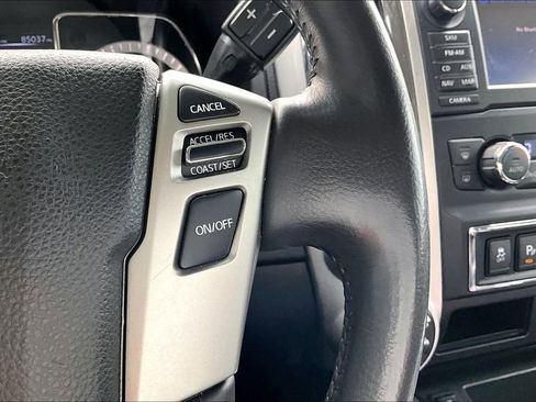 Used 2018 Nissan Titan SL AWD/4WD image 14