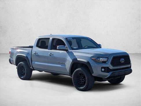 Used 2018 Toyota Tacoma TRD Off-Road image 3