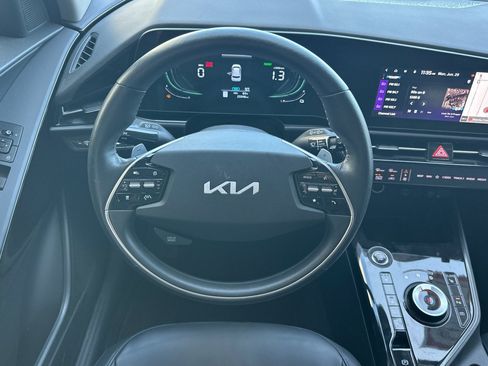 Used 2023 Kia Niro EX w/ EX Cold Weather Package FWD image 14