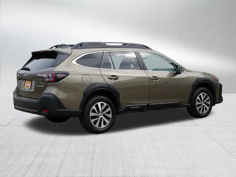 Used 2024 Subaru Outback Premium AWD/4WD image 7