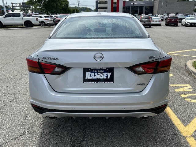 Certified 2024 Nissan Altima 2.5 SV w/ SV Premium Package AWD/4WD image 2