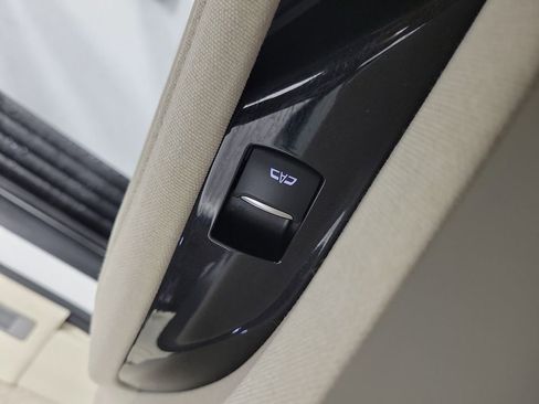 Certified 2024 Cadillac Escalade ESV Sport Platinum w/ LPO, Floor Liner Package AWD/4WD image 15