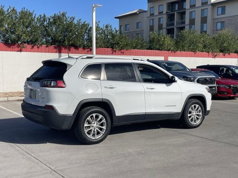 Used 2019 Jeep Cherokee Latitude w/ Popular Appearance Group image 2