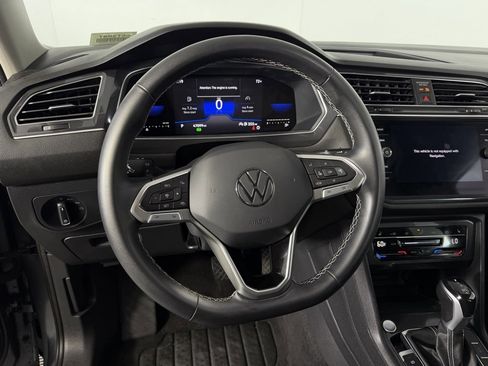 Used 2022 Volkswagen Tiguan SE image 13