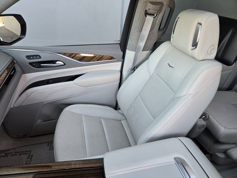 Used 2023 Cadillac Escalade ESV Sport Platinum w/ LPO, ONYX Package image 32