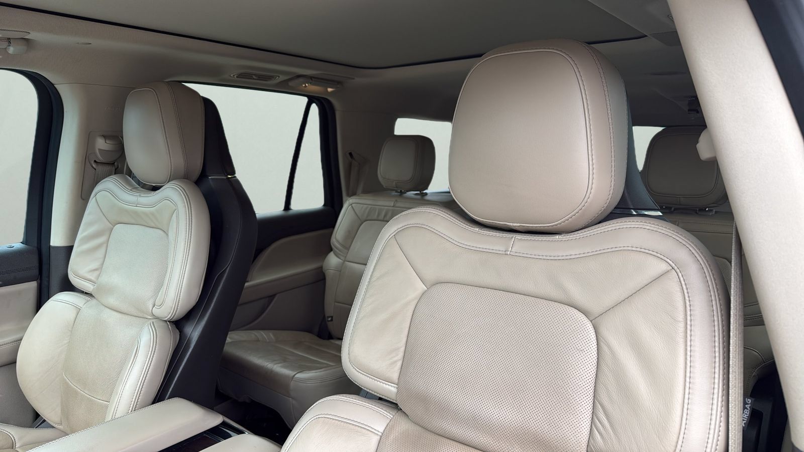Used 2023 Lincoln Navigator L Reserve AWD/4WD image 9