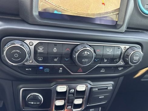 Used 2023 Jeep Wrangler Unlimited Sahara w/ Cold Weather Group image 34