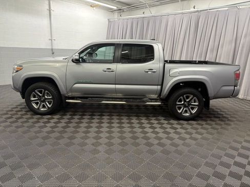 Used 2016 Toyota Tacoma Limited w/ Towing Package AWD/4WD image 9