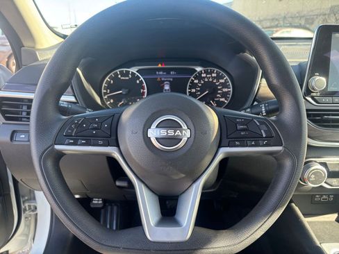 Used 2025 Nissan Altima 2.5 SV image 27