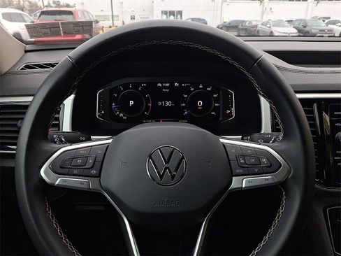 Certified 2023 Volkswagen Atlas SE image 18