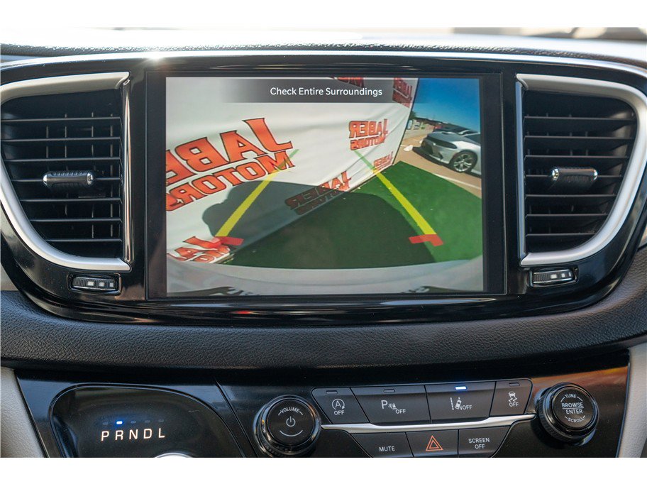 Used 2023 Chrysler Pacifica Touring-L FWD image 38