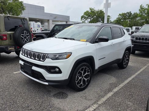 Used 2025 Jeep Compass Limited AWD/4WD image 4