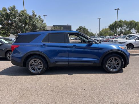 Used 2023 Ford Explorer XLT w/ Equipment Group 202A RWD image 6